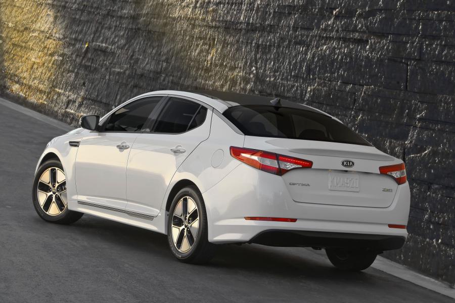  Kia Optima Hybrid 2012 года  (фото 18 из 32)